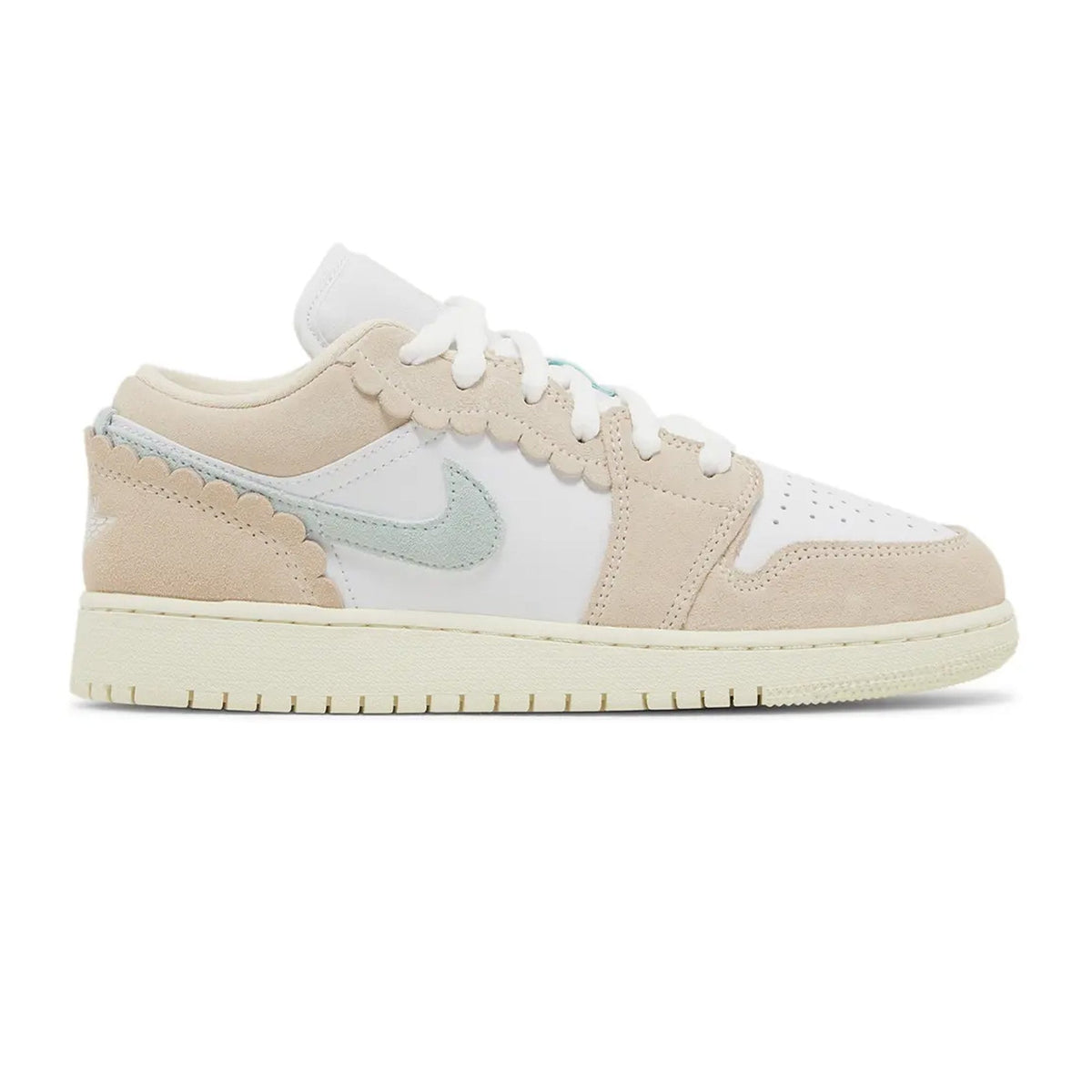 Air Jordan 1 Low SE 'Scalloped Edge Guava Ice' GS (2023)