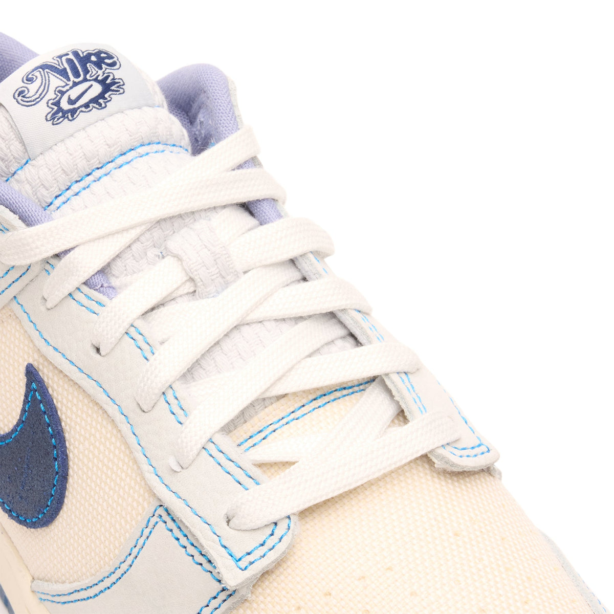 Nike Dunk Low Retro SE (Summit White/Blue Void-Pure Platinum)
